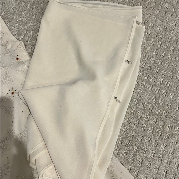 Elegant White/Crean Indian 3 piece - Picture 4 of 5